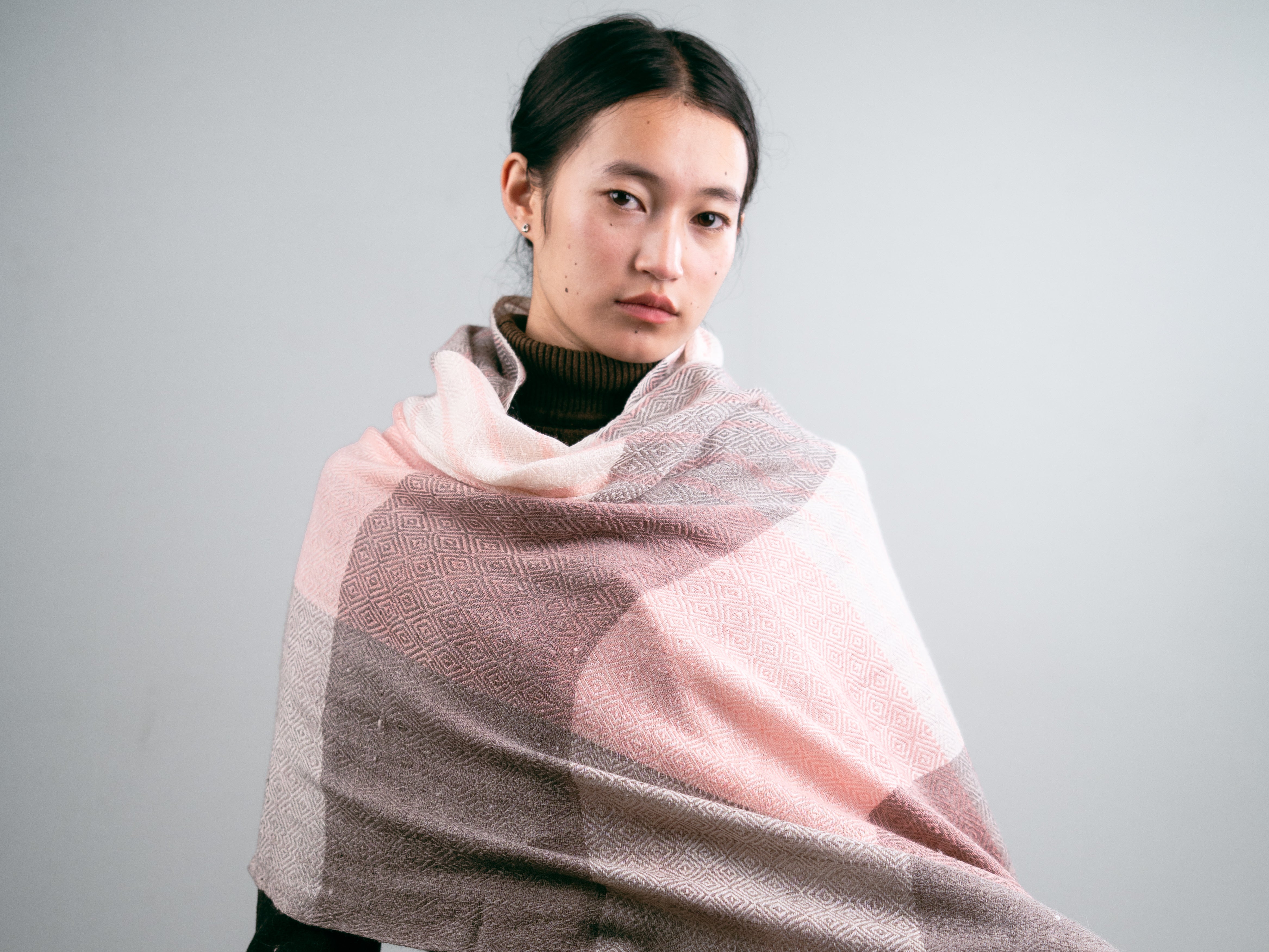 Ri Bong Small Diamond Stole