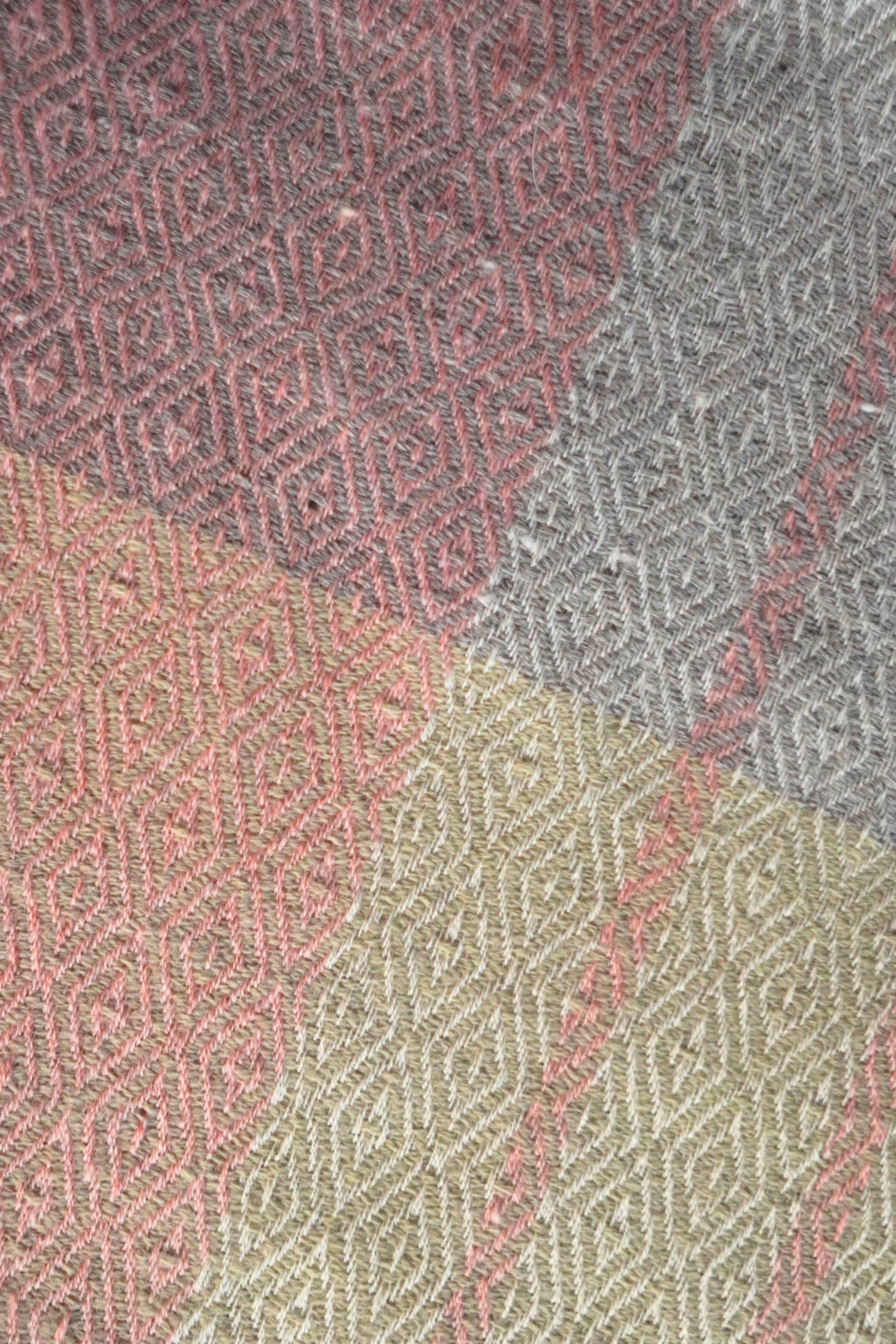 Ri Bong Small Diamond Stole