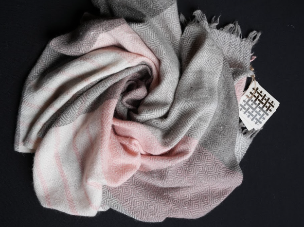 Ri Bong Small Diamond Stole - Grey